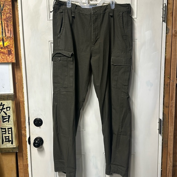 Men’s 38 x 32 cargo pants in army green - Picture 1 of 4